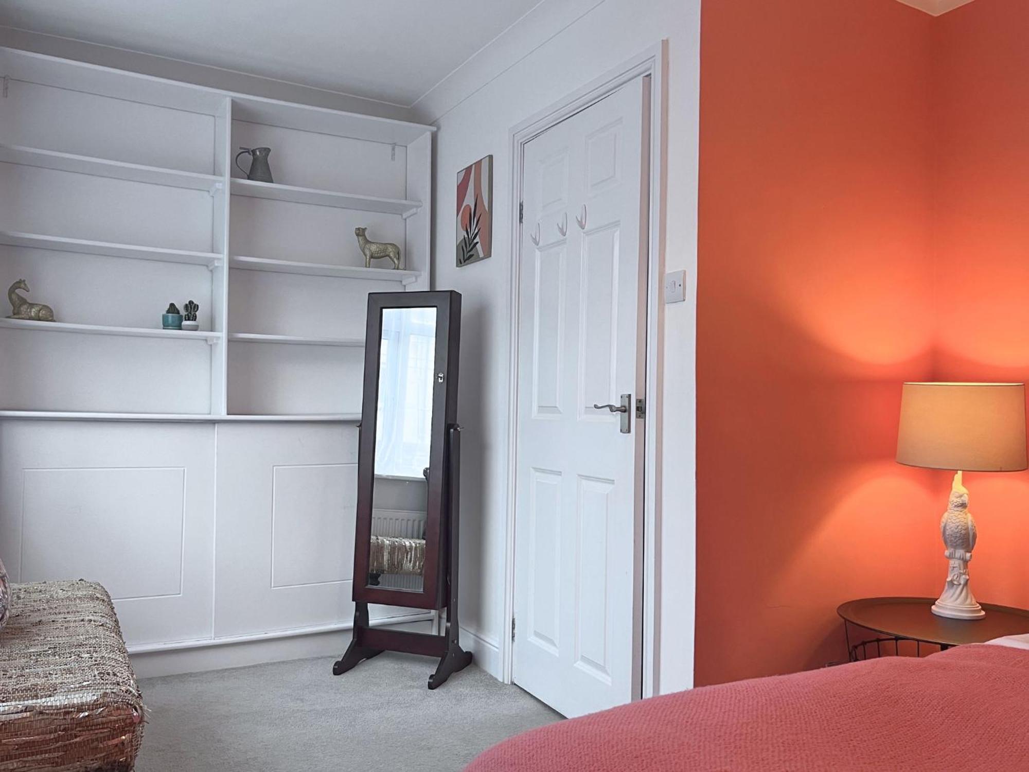 Jekyll'S On Hyde - Spacious Town House - Central Winchester - Free Parking, Sleeps 5 - By Xplus Stays Exterior photo