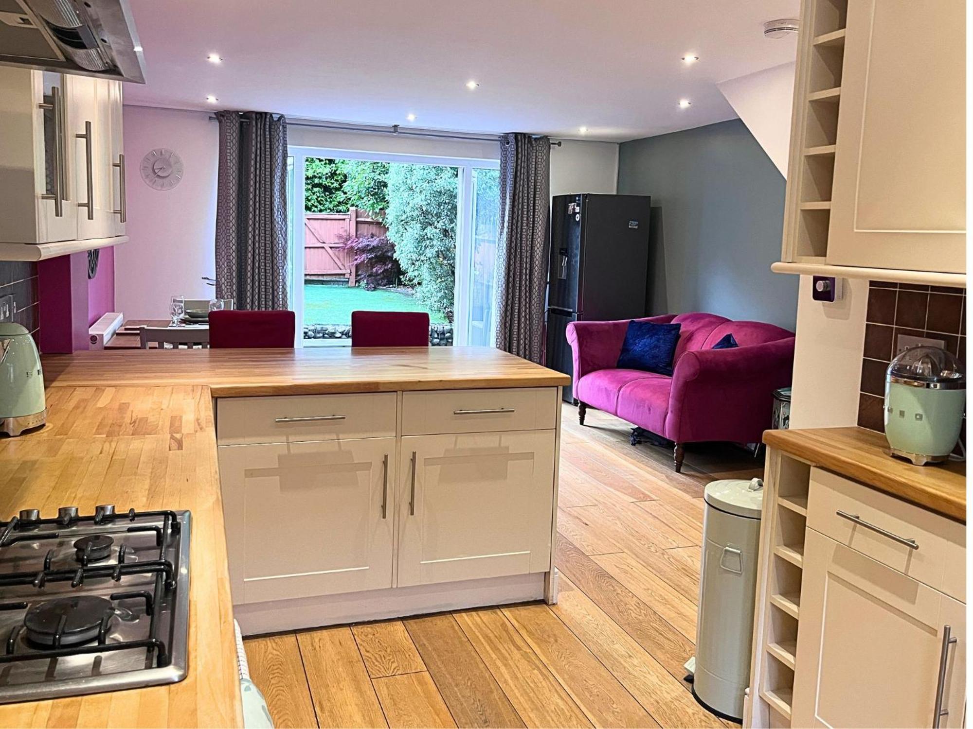 Jekyll'S On Hyde - Spacious Town House - Central Winchester - Free Parking, Sleeps 5 - By Xplus Stays Exterior photo
