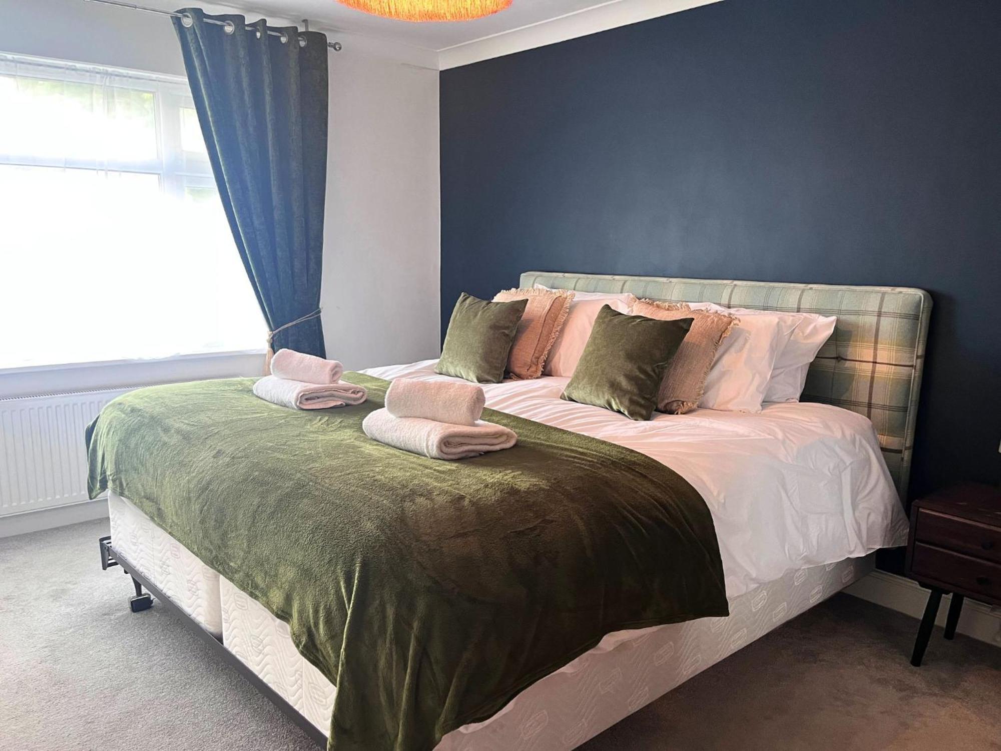 Jekyll'S On Hyde - Spacious Town House - Central Winchester - Free Parking, Sleeps 5 - By Xplus Stays Exterior photo
