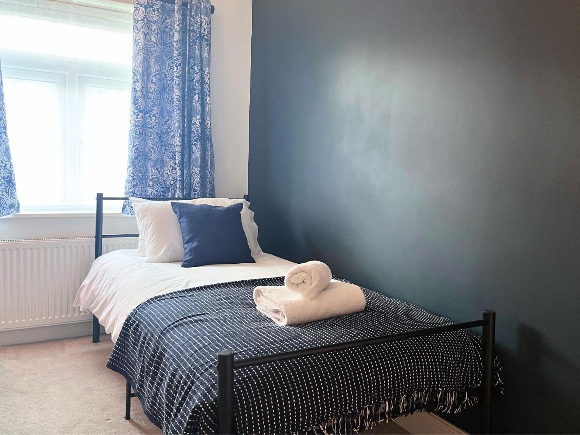 Jekyll'S On Hyde - Spacious Town House - Central Winchester - Free Parking, Sleeps 5 - By Xplus Stays Exterior photo