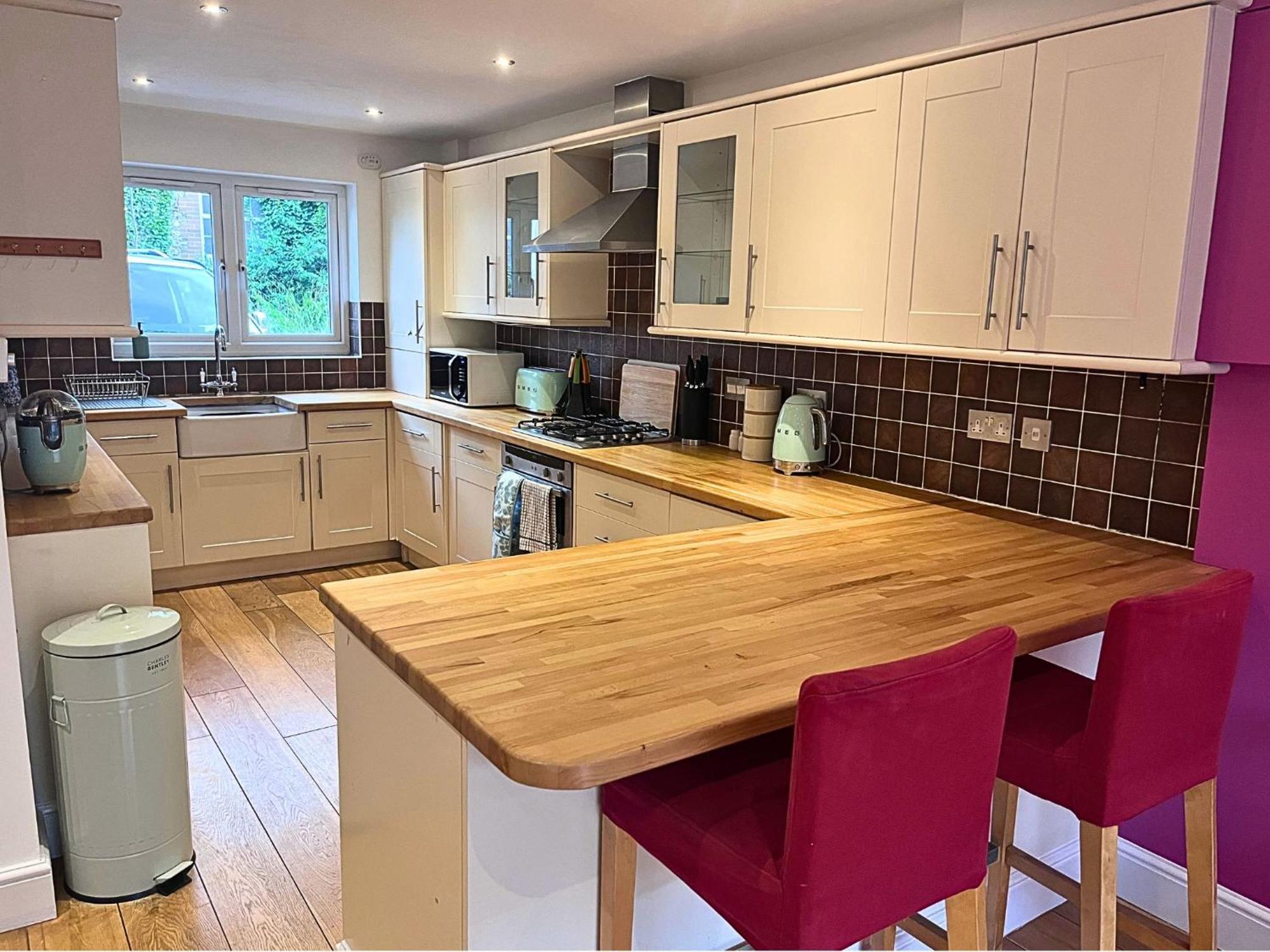 Jekyll'S On Hyde - Spacious Town House - Central Winchester - Free Parking, Sleeps 5 - By Xplus Stays Exterior photo