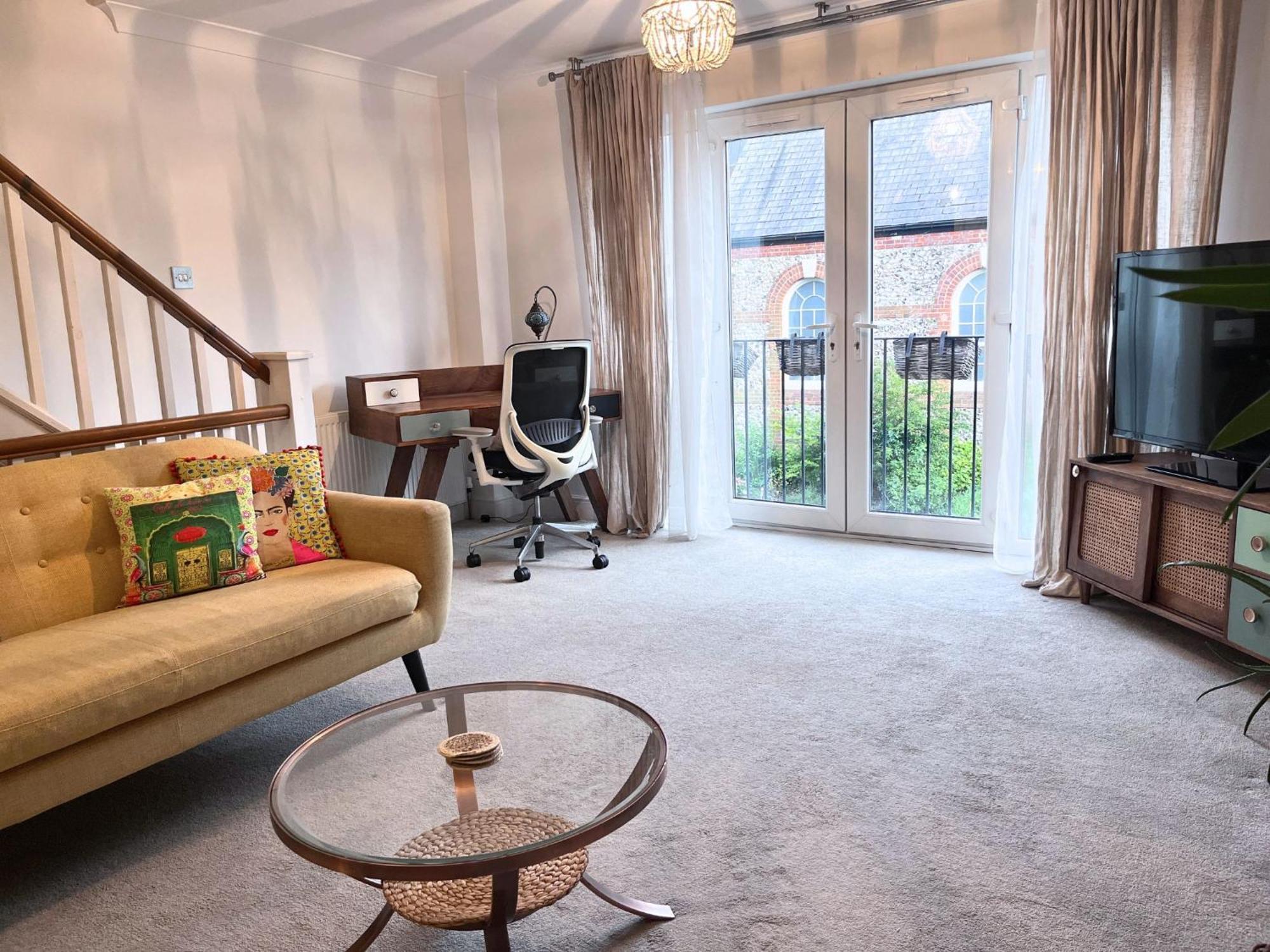 Jekyll'S On Hyde - Spacious Town House - Central Winchester - Free Parking, Sleeps 5 - By Xplus Stays Exterior photo