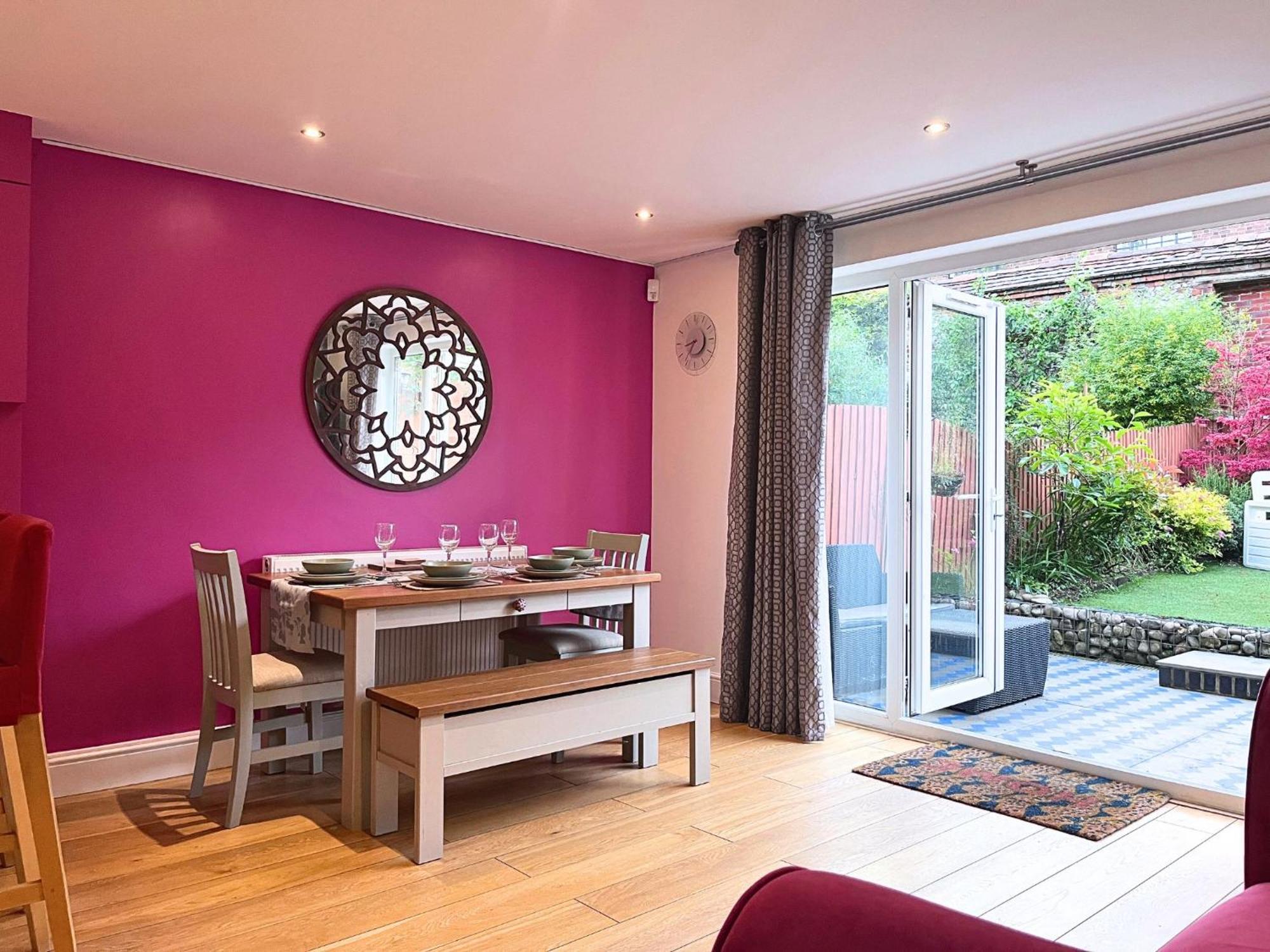 Jekyll'S On Hyde - Spacious Town House - Central Winchester - Free Parking, Sleeps 5 - By Xplus Stays Exterior photo
